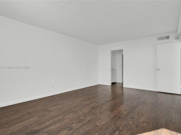 2020 NE 135th St 805, North Miami FL 33181