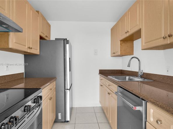 2020 NE 135th St 805, North Miami FL 33181