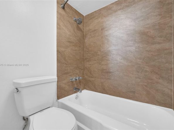 2020 NE 135th St 805, North Miami FL 33181