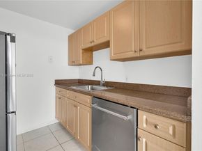 2020 NE 135th St 805, North Miami FL 33181