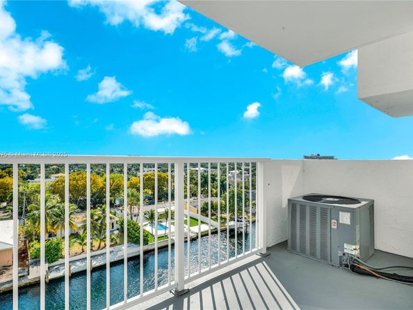 2020 NE 135th St 805, North Miami FL 33181