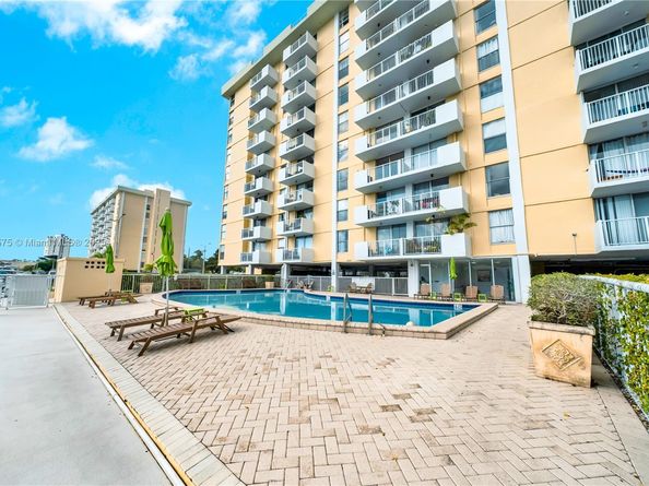 2020 NE 135th St 805, North Miami FL 33181