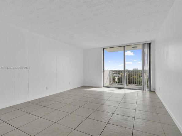 2020 NE 135th St 805, North Miami FL 33181