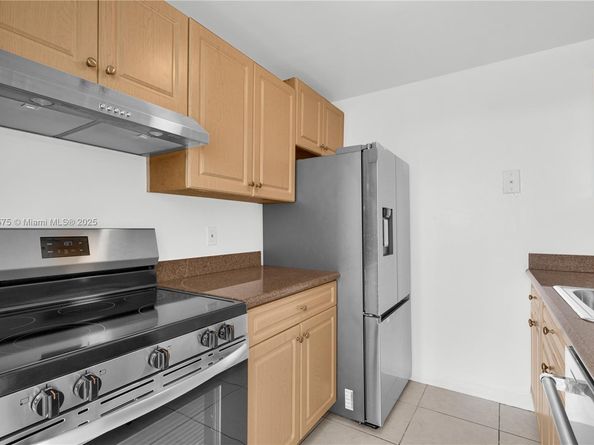 2020 NE 135th St 805, North Miami FL 33181