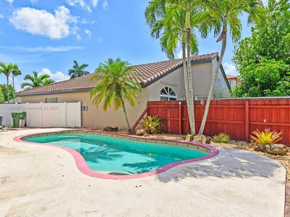 18232 SW 5th St, Pembroke Pines FL 33029