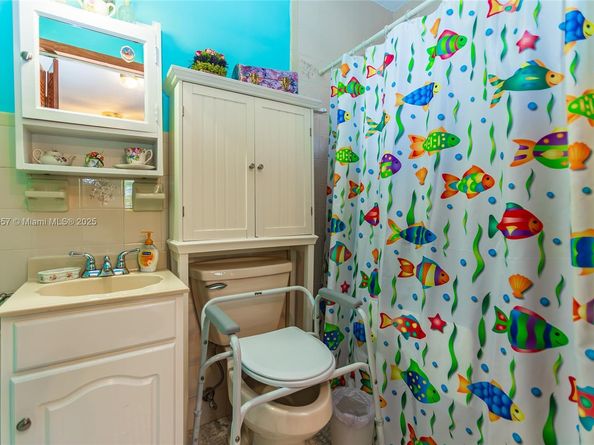 7110 SW 13th Ter, Miami FL 33144