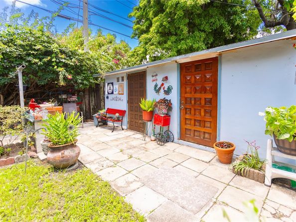 7110 SW 13th Ter, Miami FL 33144