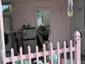 102 W 27th St, Hialeah FL 33010