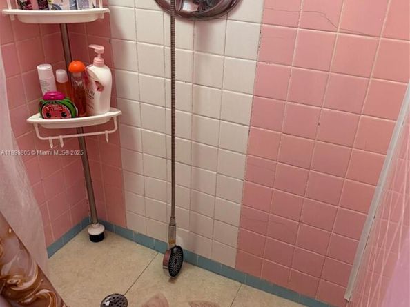 102 W 27th St, Hialeah FL 33010