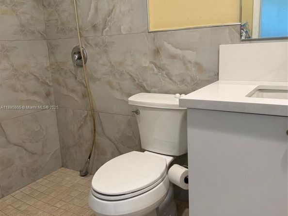 102 W 27th St, Hialeah FL 33010