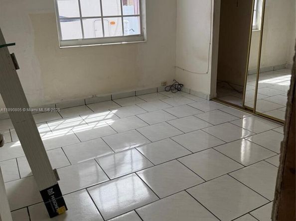 102 W 27th St, Hialeah FL 33010
