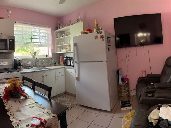 102 W 27th St, Hialeah FL 33010
