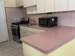 102 W 27th St, Hialeah FL 33010