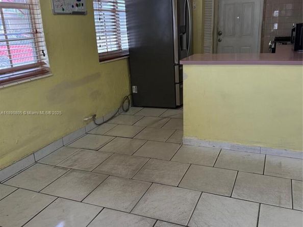 102 W 27th St, Hialeah FL 33010
