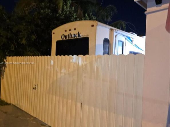 102 W 27th St, Hialeah FL 33010