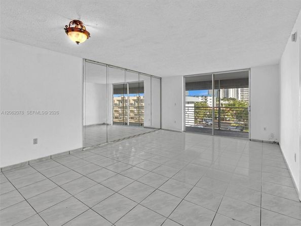 3849 NE 169th St 405, North Miami Beach FL 33160