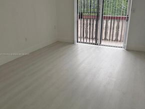 1000 W 28 St 15, Hialeah FL 33010