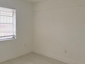 1000 W 28 St 15, Hialeah FL 33010