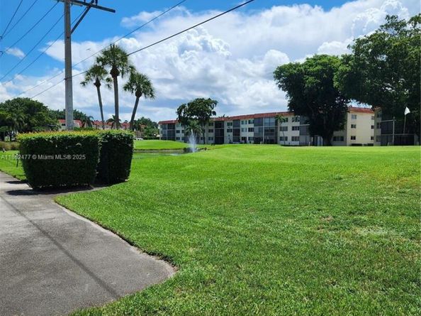 681 S Hollybrook Dr 110, Pembroke Pines FL 33025