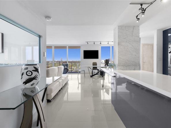 2030 S Ocean Dr 1707, Hallandale Beach FL 33009