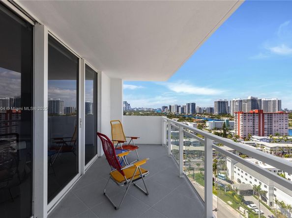 2030 S Ocean Dr 1707, Hallandale Beach FL 33009