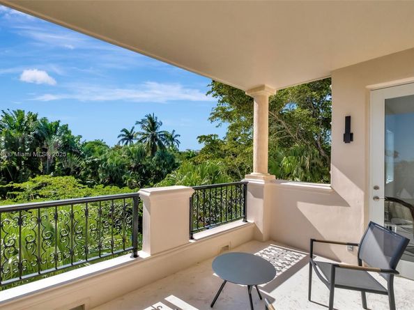 19136 Fisher Island Dr 19136, Miami Beach FL 33109