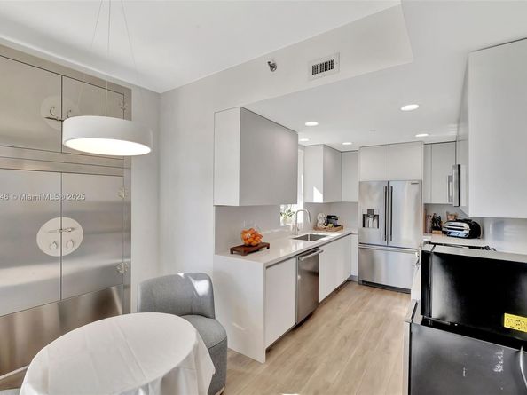 19136 Fisher Island Dr 19136, Miami Beach FL 33109