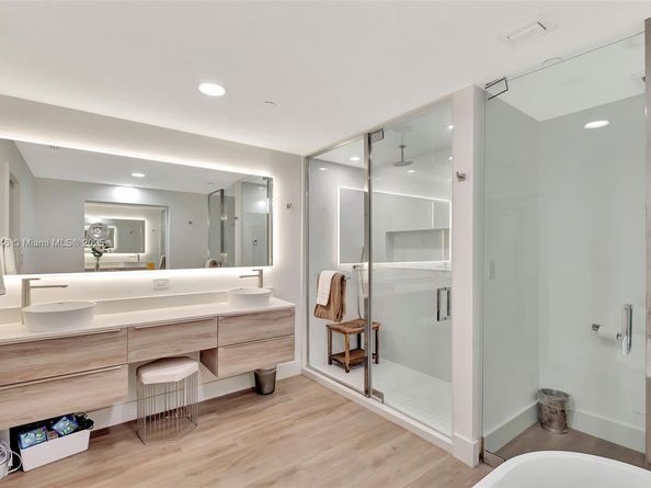 19136 Fisher Island Dr 19136, Miami Beach FL 33109