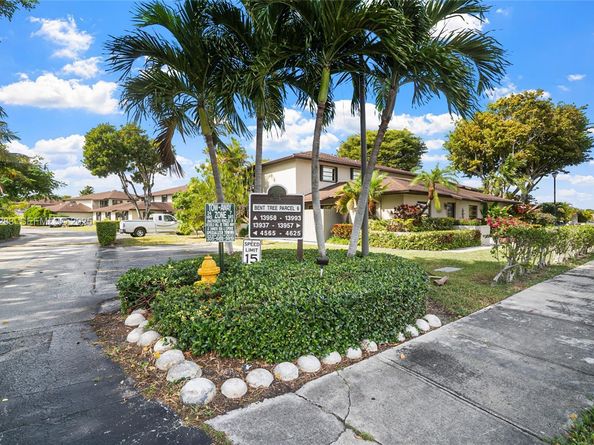 4605 SW 139th Ct 814, Miami FL 33175
