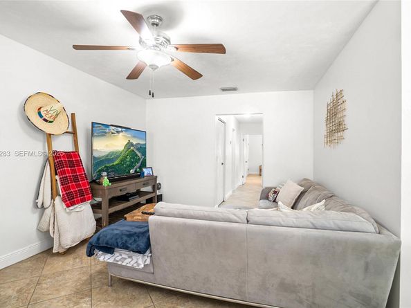 4605 SW 139th Ct 814, Miami FL 33175