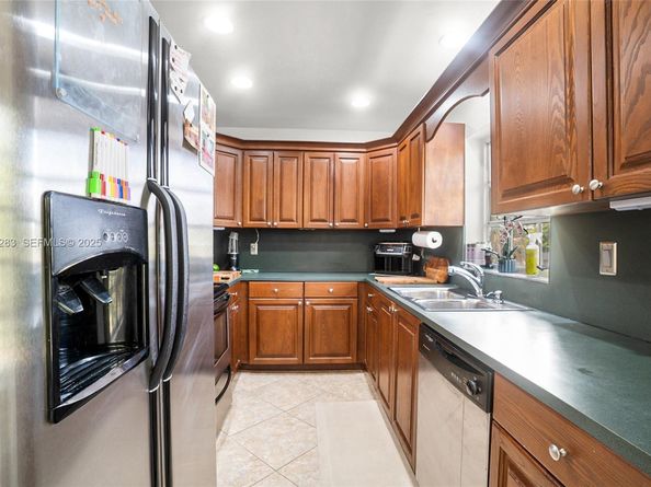 4605 SW 139th Ct 814, Miami FL 33175