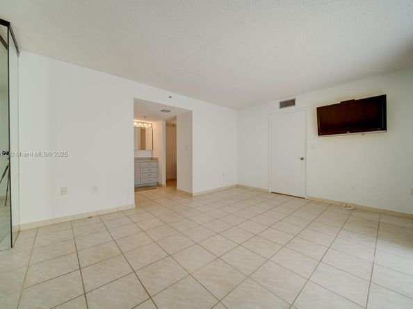 1623 Collins Ave 512, Miami Beach FL 33139