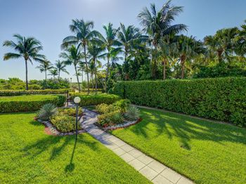 1623 Collins Ave