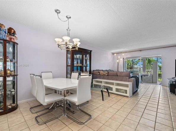 3800 Hillcrest Dr 210, Hollywood FL 33021