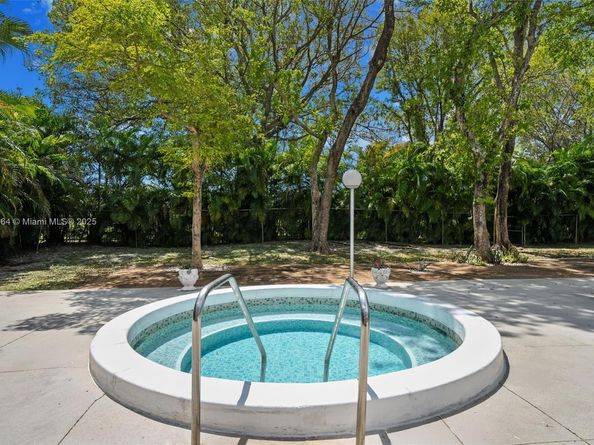 3800 Hillcrest Dr 210, Hollywood FL 33021