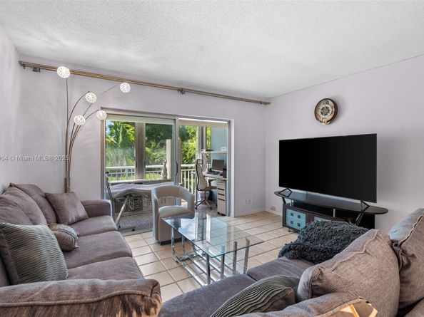 3800 Hillcrest Dr 210, Hollywood FL 33021