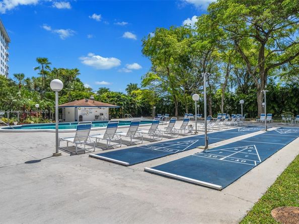 3800 Hillcrest Dr 210, Hollywood FL 33021