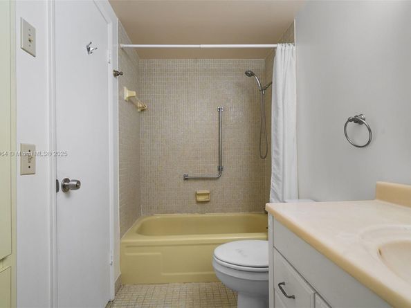 3800 Hillcrest Dr 210, Hollywood FL 33021