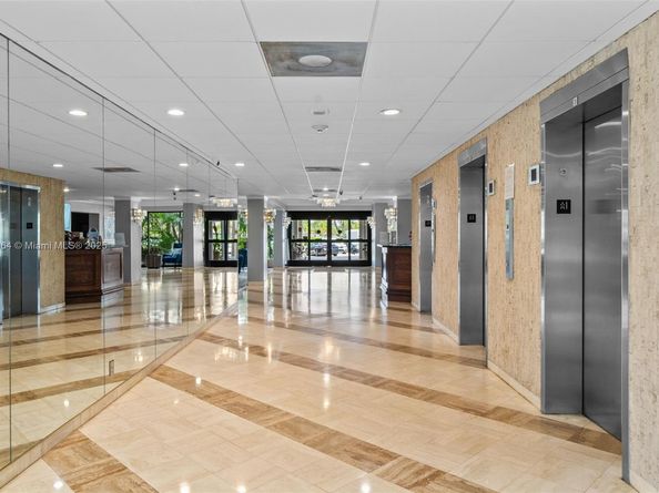 3800 Hillcrest Dr 210, Hollywood FL 33021