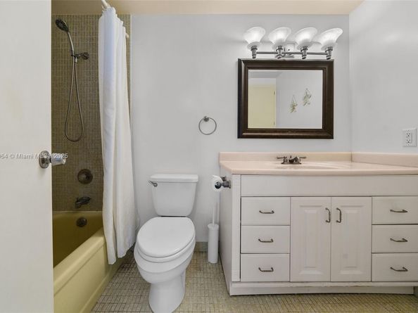 3800 Hillcrest Dr 210, Hollywood FL 33021