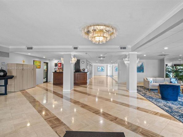 3800 Hillcrest Dr 210, Hollywood FL 33021