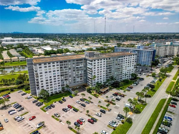 3800 Hillcrest Dr 210, Hollywood FL 33021
