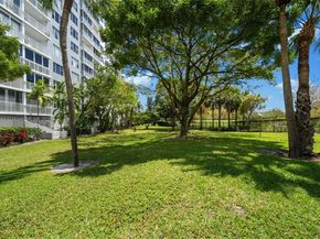 3800 Hillcrest Dr 210, Hollywood FL 33021