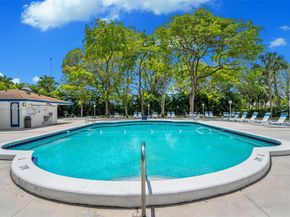 3800 Hillcrest Dr 210, Hollywood FL 33021