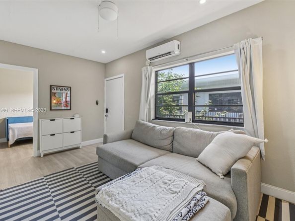 7845 NE Bayshore Ct 16, Miami FL 33138