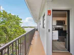 7845 NE Bayshore Ct 16, Miami FL 33138