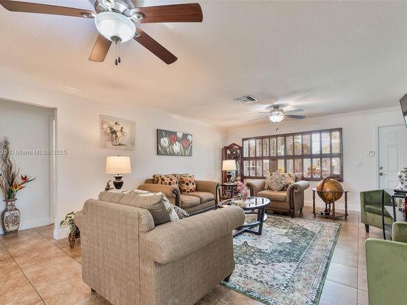 9021 NW 13th St, Plantation FL 33322