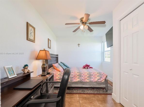 9021 NW 13th St, Plantation FL 33322
