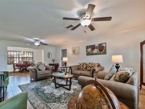 9021 NW 13th St, Plantation FL 33322
