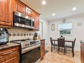 9021 NW 13th St, Plantation FL 33322